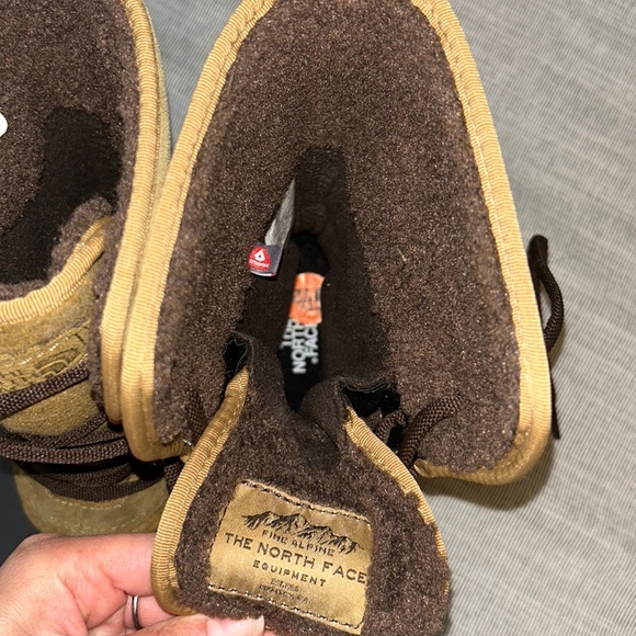North face fleece lined boots - Picture 10 of 13